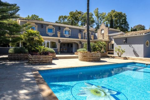 Вилла с 5 спальнями в Бенахавис, Испания №111028