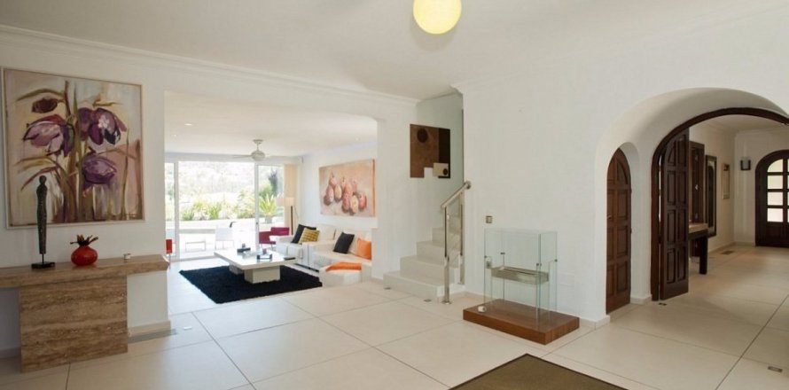 5 dormitorios House en Nueva Andalucía, Spain No. 25277