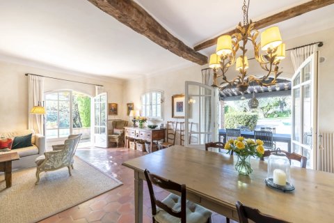 Дом с 4 спальнями в Опьо, Франция №72725 3