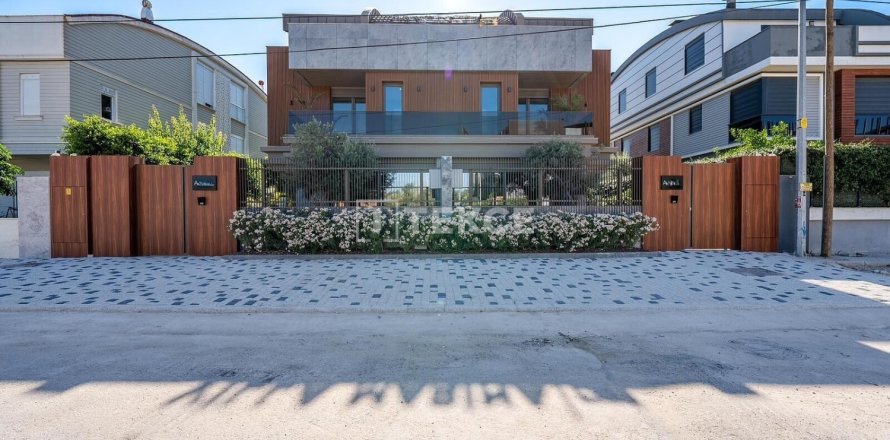 4 bedrooms Villa in Antalya, Turkey No. 92594