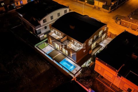 4 bedrooms Villa in Antalya, Turkey No. 92594