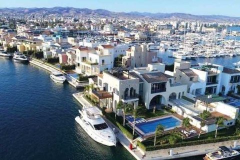 Дом с 4 спальнями в Лимассол, Кипр №29578 2