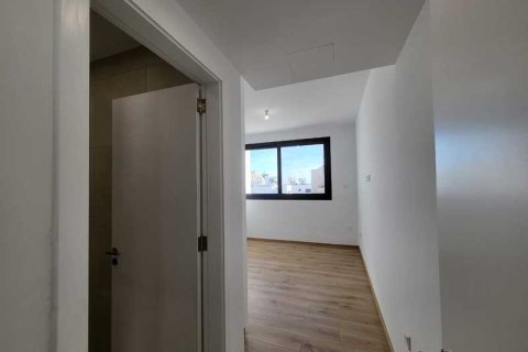 3 bedrooms Apartment in Larnaca, Cyprus No. 43801 2