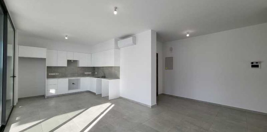3 bedrooms Apartment in Larnaca, Cyprus No. 43801