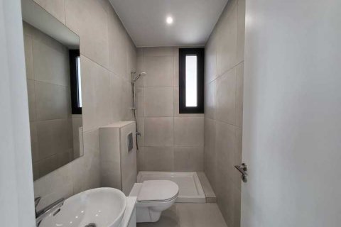 3 bedrooms Apartment in Larnaca, Cyprus No. 43801 8