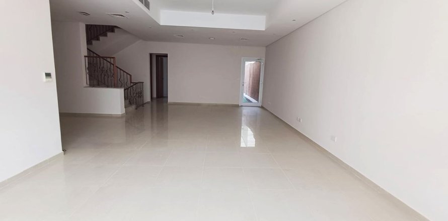 4 dormitorios Townhouse en Al Mearag City, Vietnam No. 6696