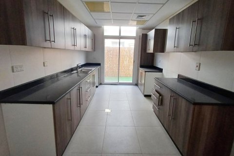 4 dormitorios Townhouse en Al Mearag City, Vietnam No. 6696 5