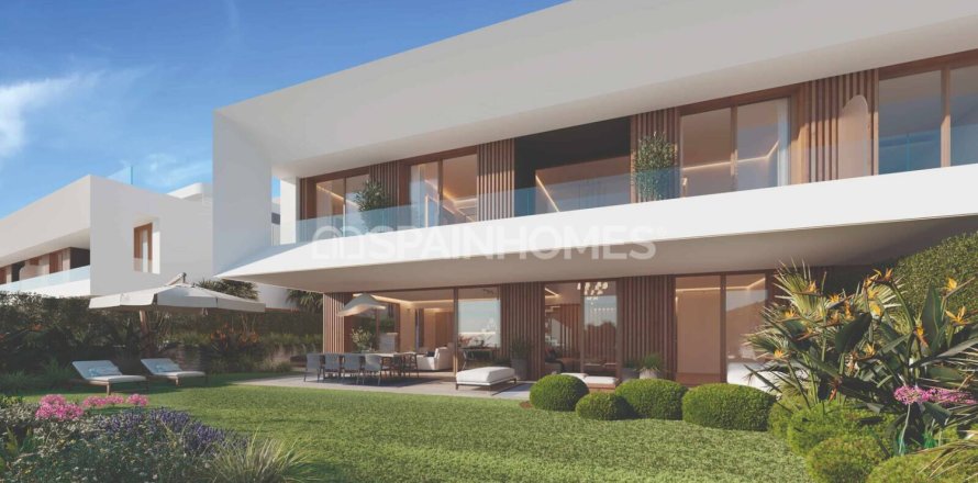 4 bedrooms Villa in Estepona, Spain No. 88312