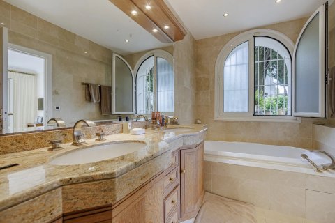 5 bedrooms Villa in Mougins, France No. 68878 8