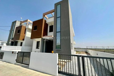 3 bedrooms House in Larnaca, Cyprus No. 29800 3