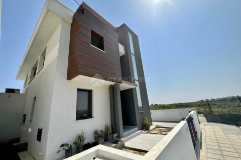 3 bedrooms House in Larnaca, Cyprus No. 29800 2