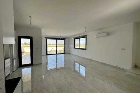 3 bedrooms House in Larnaca, Cyprus No. 29800 5