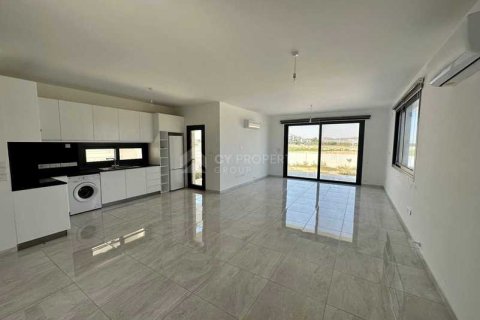 3 bedrooms House in Larnaca, Cyprus No. 29800 6