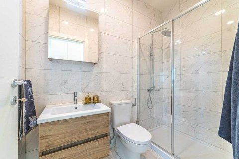 2 dormitorios Apartment en Limassol, Cyprus No. 81425 15