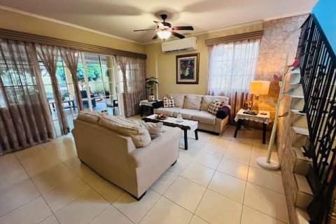 3 bedrooms House in Panama City, Panama No. 120961 7