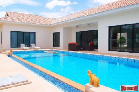 4 bedrooms Villa in Pattaya, Thailand No. 96821 1