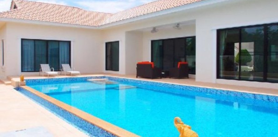 4 bedrooms Villa in Pattaya, Thailand No. 96821