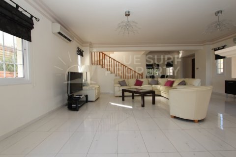 4 bedrooms Villa in Paralimni, Cyprus No. 36587 4