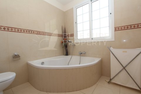 4 bedrooms Villa in Paralimni, Cyprus No. 36587 15