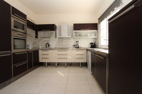 4 bedrooms Villa in Paralimni, Cyprus No. 36587 9