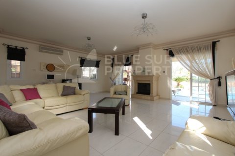 4 bedrooms Villa in Paralimni, Cyprus No. 36587 3