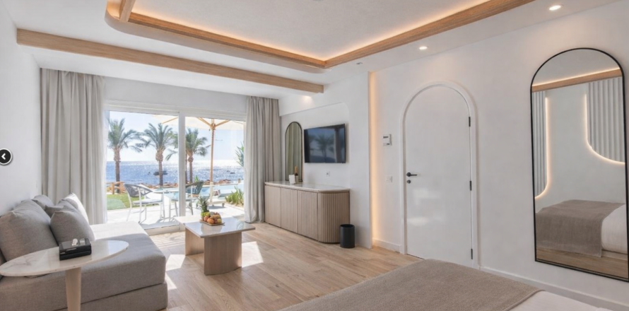 903m² Commercial property en Tarragona, Spain No. 113115