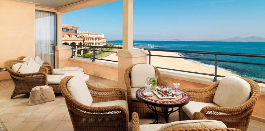 903m² Commercial property à Tarragona, Spain No. 113115