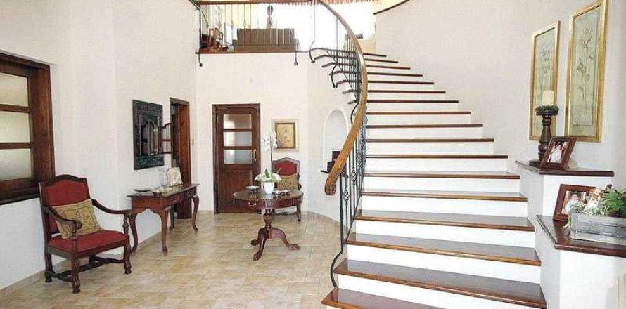 3 bedrooms Villa in Tala, Cyprus No. 29100
