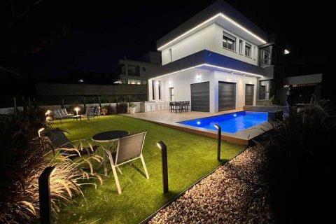 4 bedrooms Villa in Agios Athanasios, Cyprus No. 65309 3