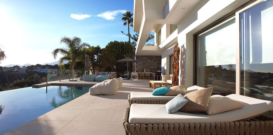 5 bedrooms Villa in Altea, Spain No. 85945