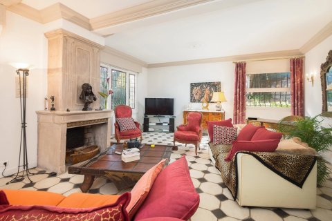 2 bedrooms Villa in Cannes, France No. 68796 3