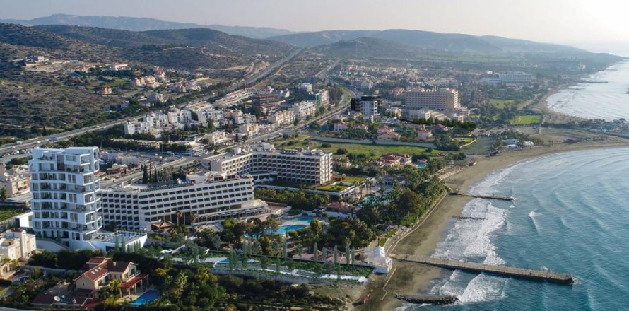 3 bedrooms Apartment in Limassol, Cyprus No. 106385