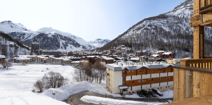 2 bedrooms Apartment in Val-d'Isere, France No. 99431