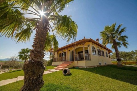 3 bedrooms House in Euboea, Greece No. 54318 1