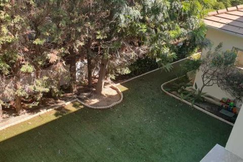 Дом с 5 спальнями в Строволос, Кипр №28921 6