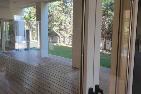 Дом с 5 спальнями в Строволос, Кипр №28921 1