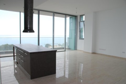 3 bedrooms Apartment in Limassol, Cyprus No. 106391 2