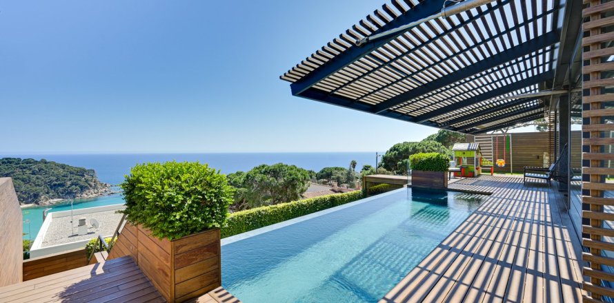 6 bedrooms Villa in Lloret de Mar, Spain No. 126516