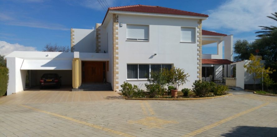 3 bedrooms Villa in Limassol, Cyprus No. 105833
