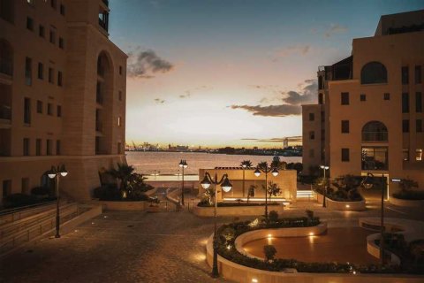 3 bedrooms Apartment in Limassol, Cyprus No. 104382 9