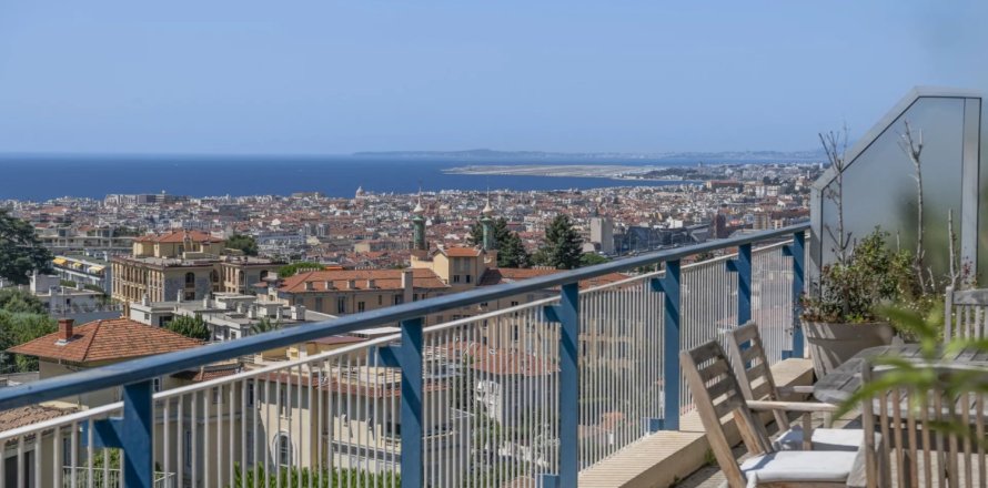 2 bedrooms Apartment in Nice, France No. 69239