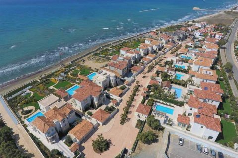 5 bedrooms Villa in Pervolia, Cyprus No. 100397 3