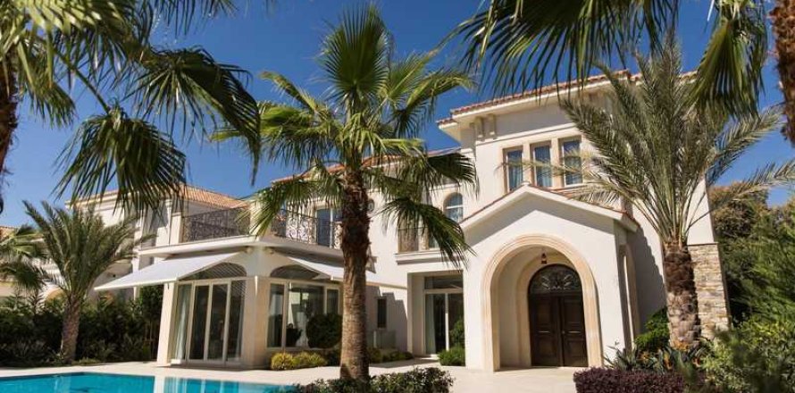 5 bedrooms Villa in Pervolia, Cyprus No. 100397