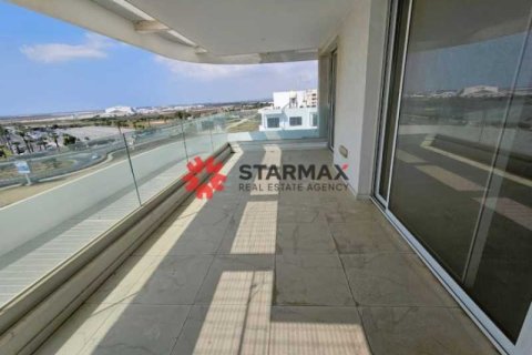 4 bedrooms Apartment in Larnaca, Cyprus No. 82814 2