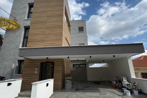 4 bedrooms Apartment in Agios Athanasios, Cyprus No. 79118 4