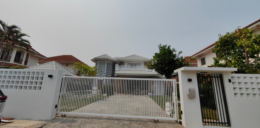 4 bedrooms House in Chiang Mai, Thailand No. 97889