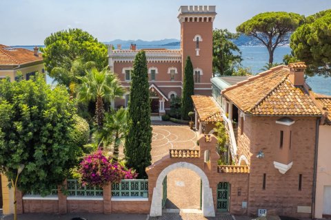 9 bedrooms Villa in Antibes, France No. 78593 18