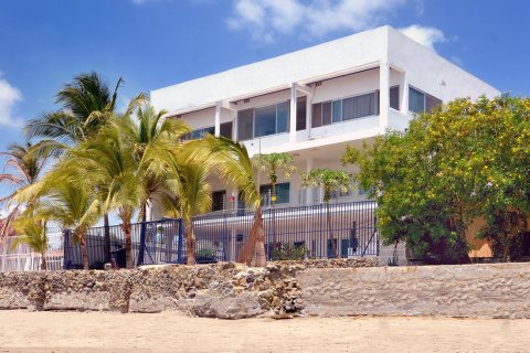 9 bedrooms House in Veracruz, Panama No. 70597 1