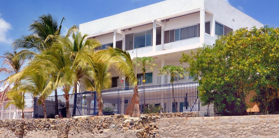9 bedrooms House in Veracruz, Panama No. 70597