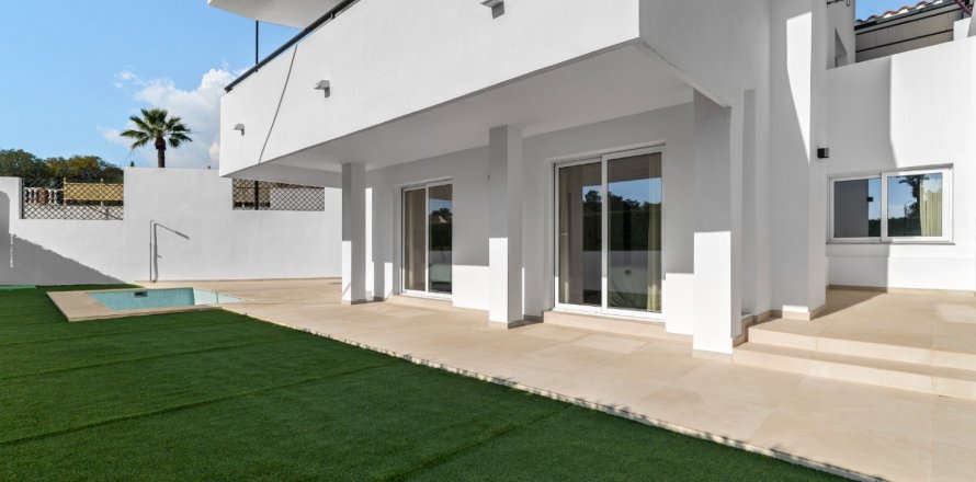 Вилла с 5 спальнями в Михас, Испания №111625